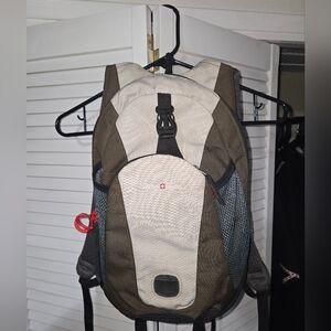 Swiss gear middle fork hydration backpack